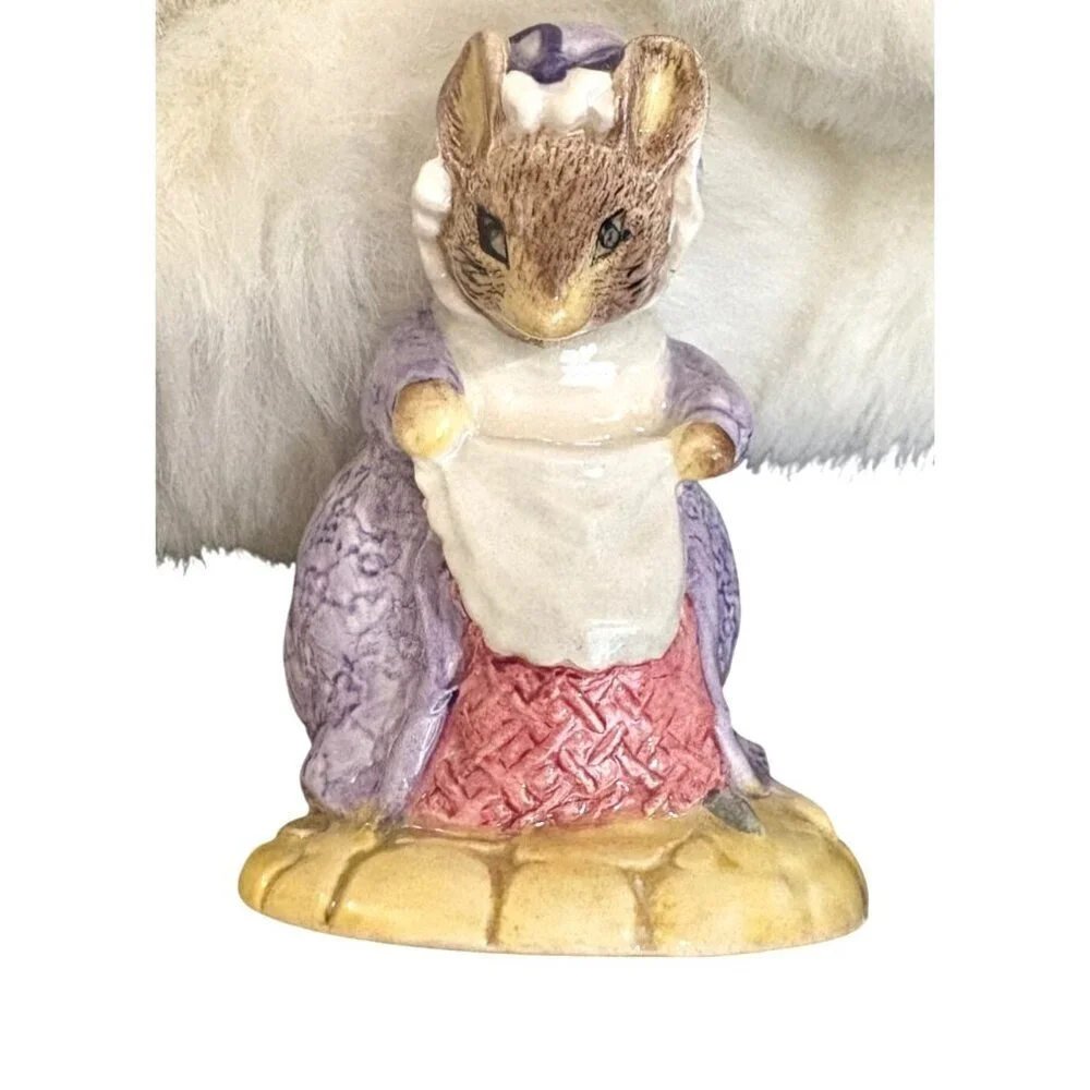 Royal Albert Lady Mouse Made a Curtsy Beatrix Potter Figurine, Royal Albert, 199